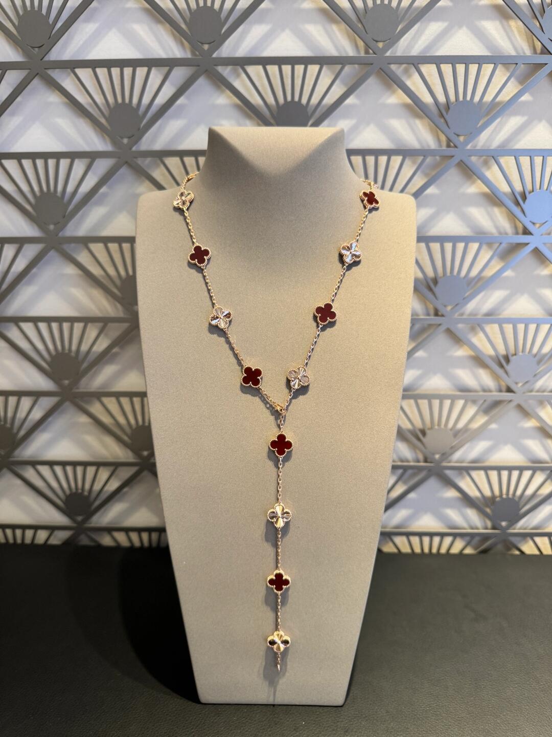 [Amore]CLOVER 20 MOTIFS LASER CARNELIAN NECKLACE