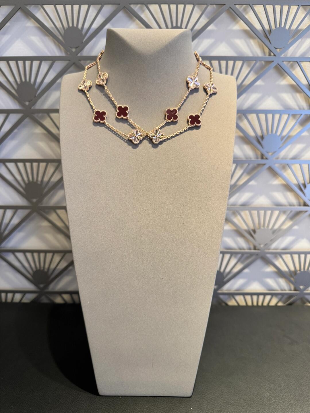 [Amore]CLOVER 20 MOTIFS LASER CARNELIAN NECKLACE