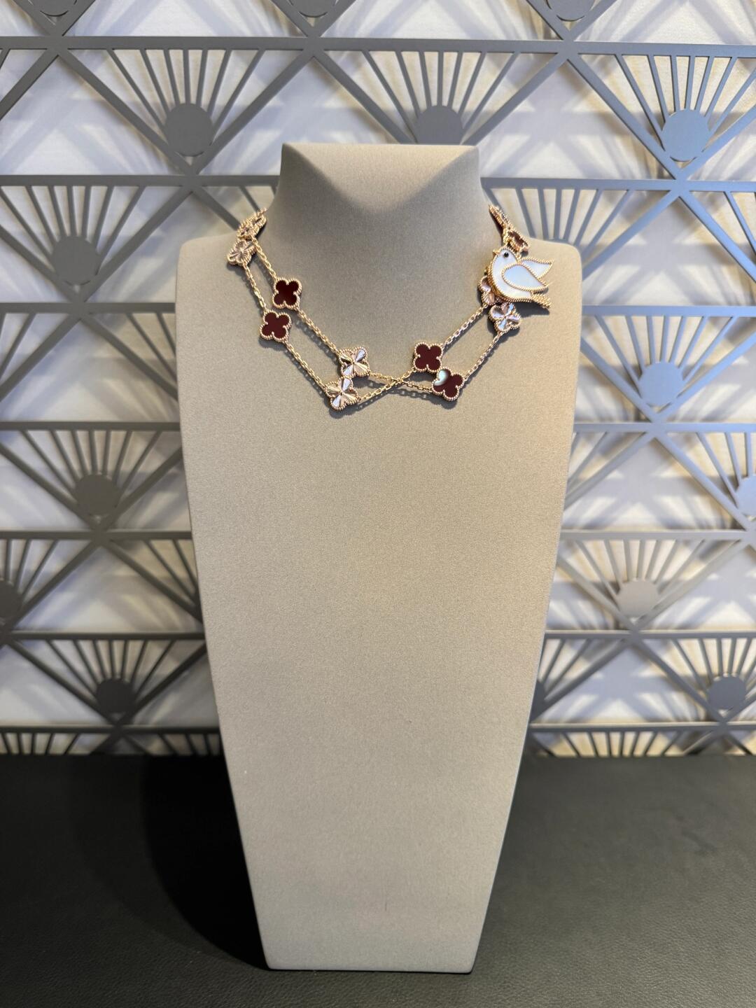 [Amore]CLOVER 20 MOTIFS LASER CARNELIAN NECKLACE