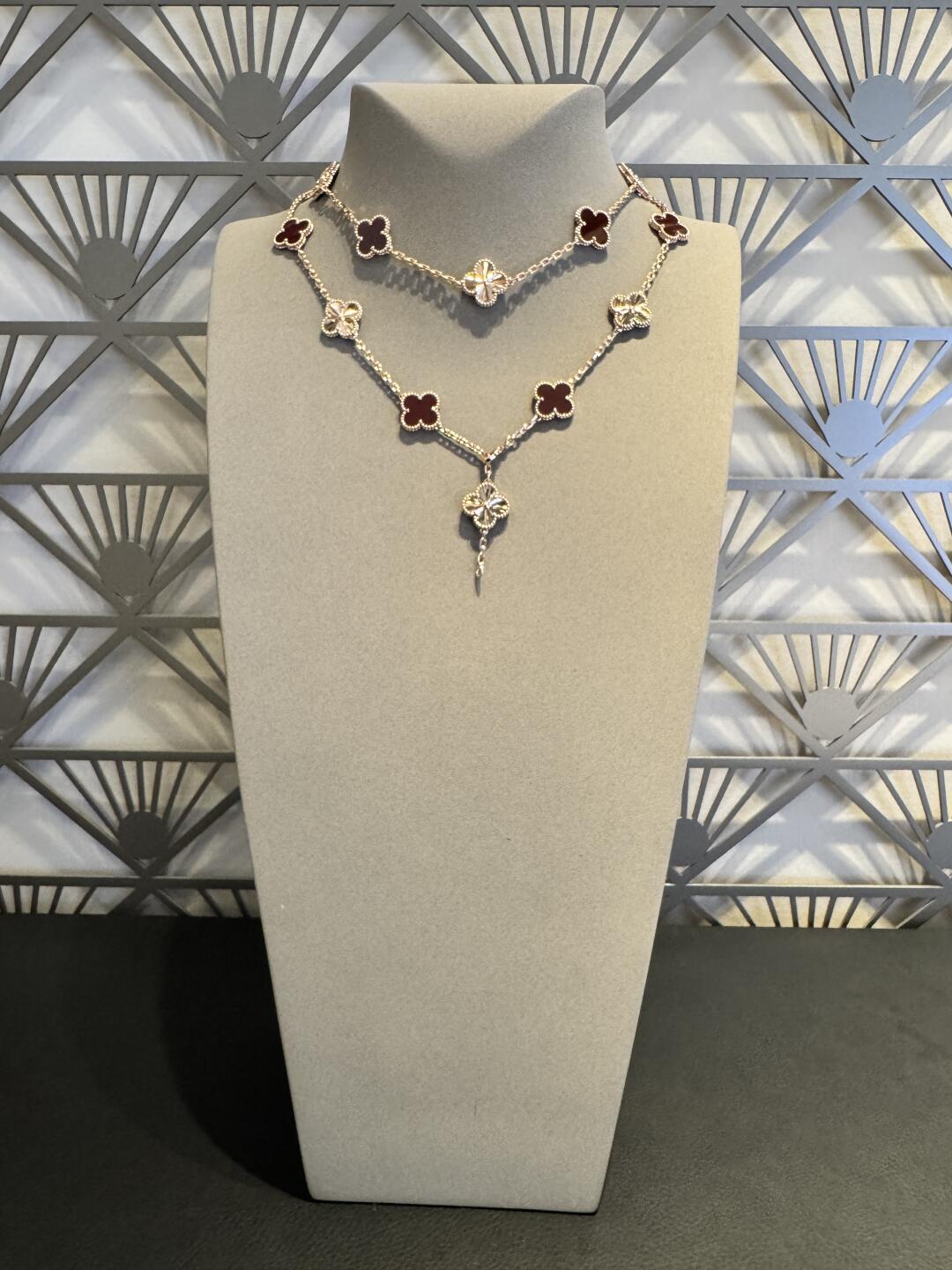 [Amore]CLOVER 20 MOTIFS LASER CARNELIAN NECKLACE
