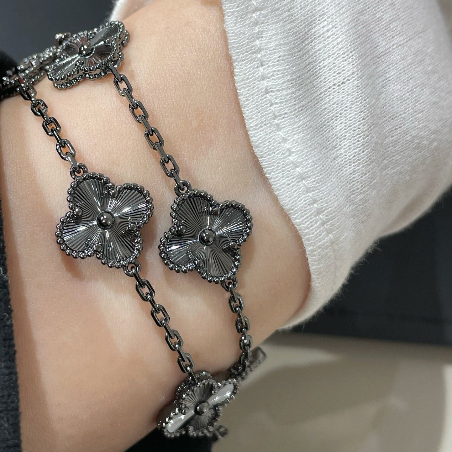 [Amore]CLOVER 5 MOTIF BLACK BRACELET