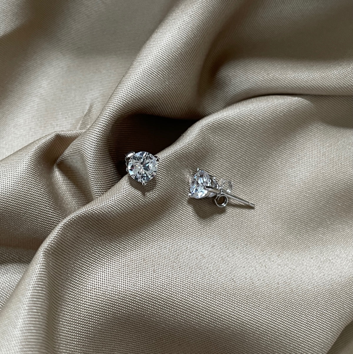 [Amore]Dainty Round Shape Earrings