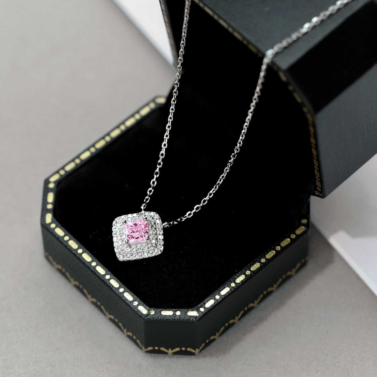 [Amore]Sparkling Asscher Cut Necklace
