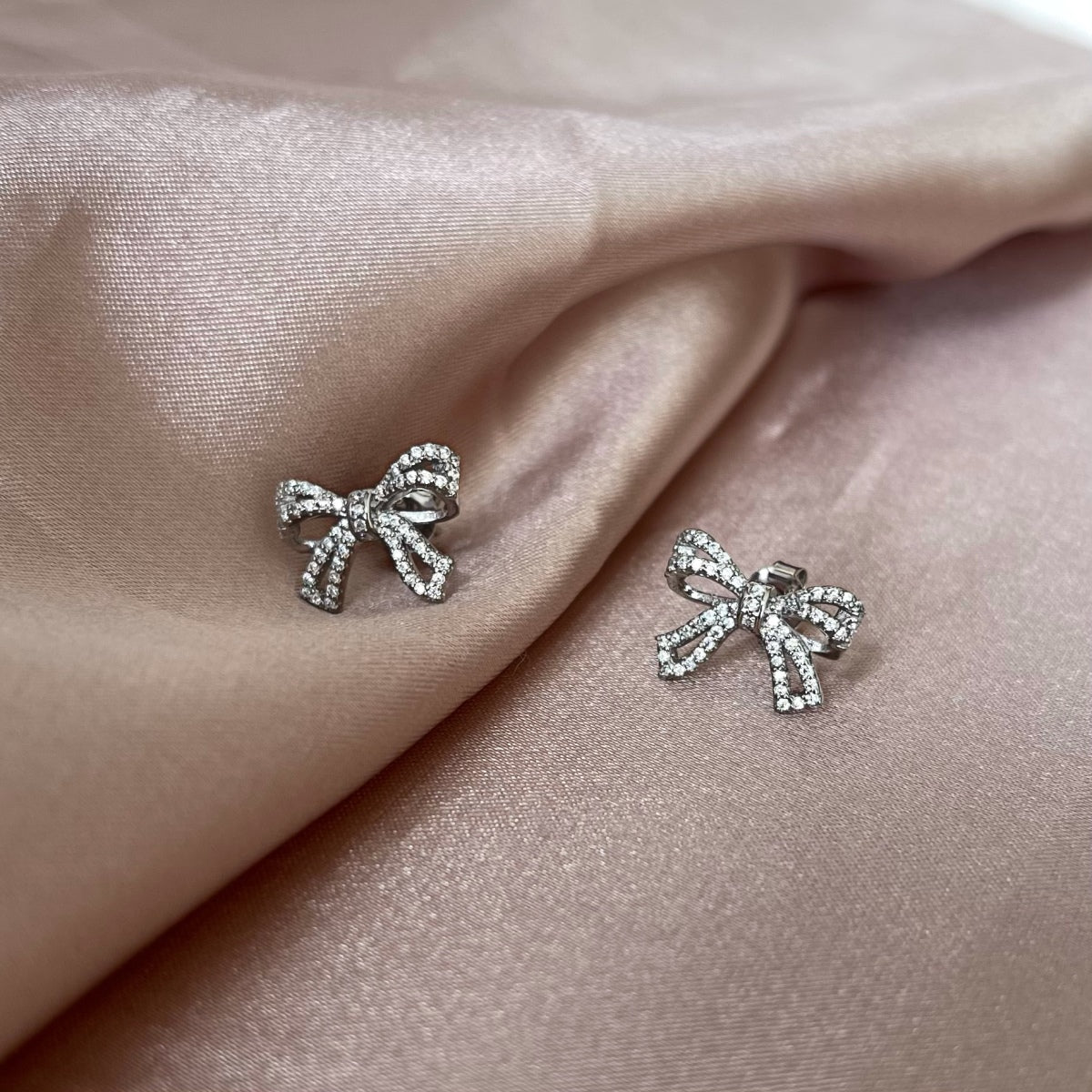 [Amore]Dainty Bow Shape Earrings
