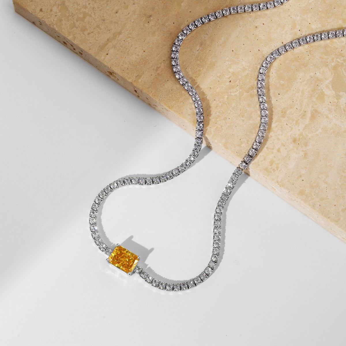 [Amore]2.0 carat Ornate Emerald Cut Necklace