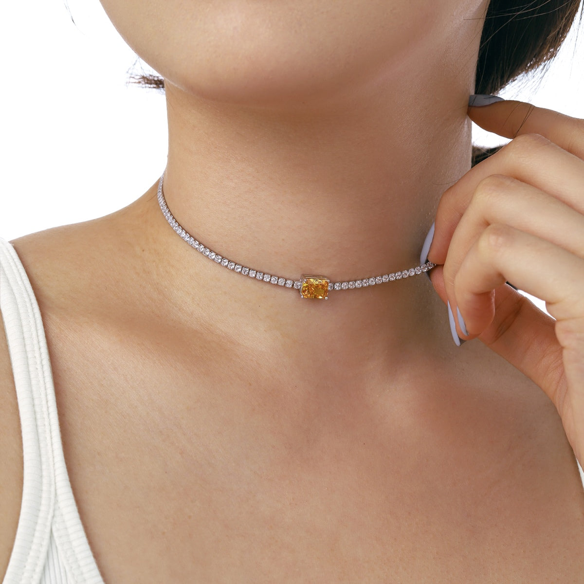 [Amore]2.0 carat Ornate Emerald Cut Necklace