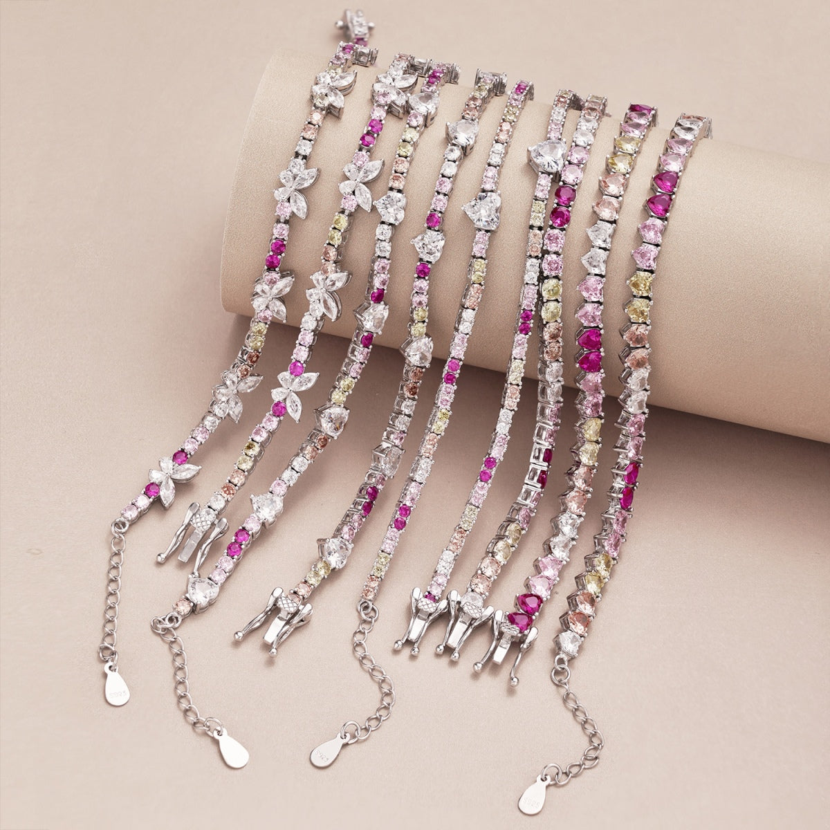 [Amore]Ornate Colorful Butterfly Shape Round Cut Daily Bracelet