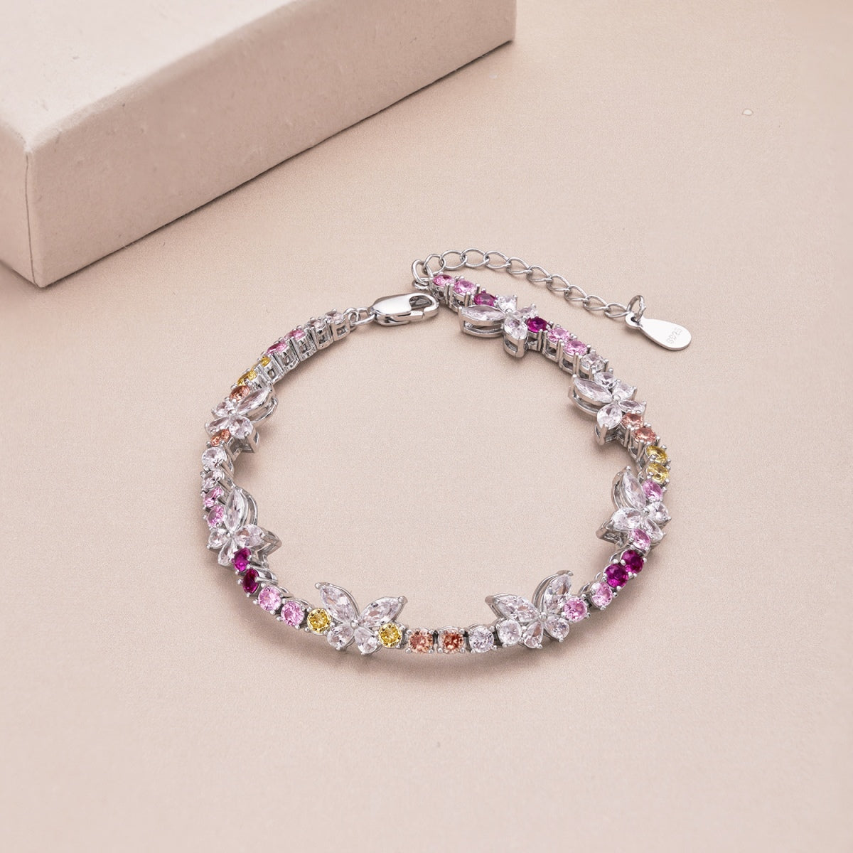 [Amore]Ornate Colorful Butterfly Shape Round Cut Daily Bracelet