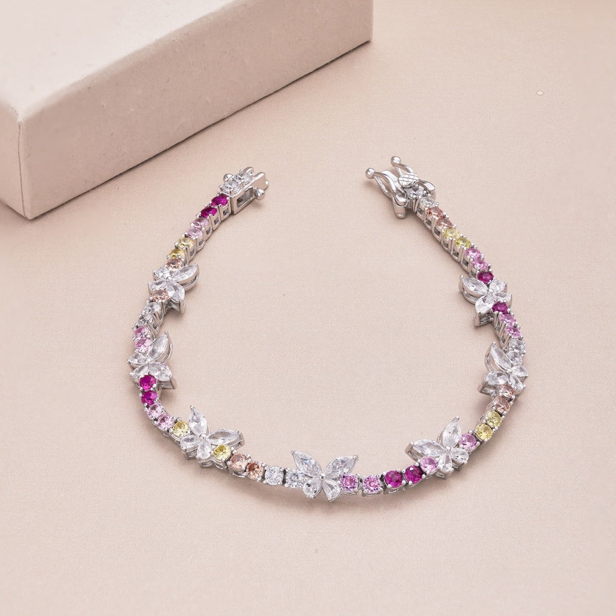 [Amore]Ornate Colorful Butterfly Shape Round Cut Daily Bracelet