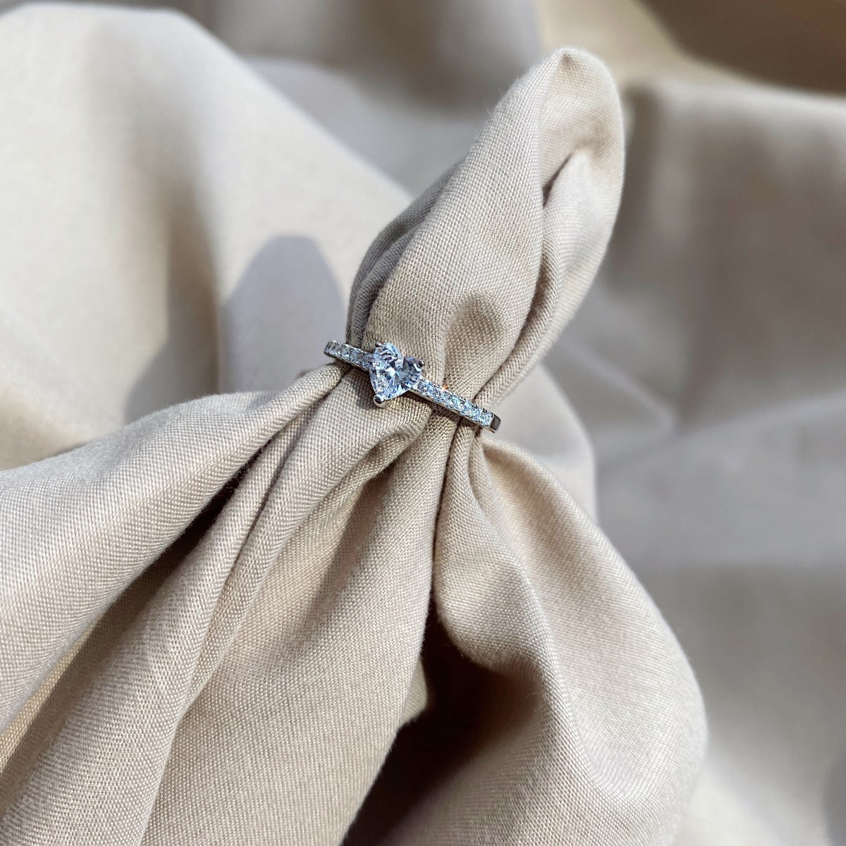 [Amore]0.5 Carat CaratEternity Charming Heart Shape Lover Ring