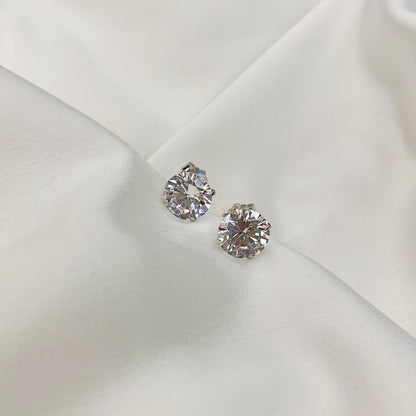 [Amore]Stylish Shiny Round Center Stone Stud Earrings