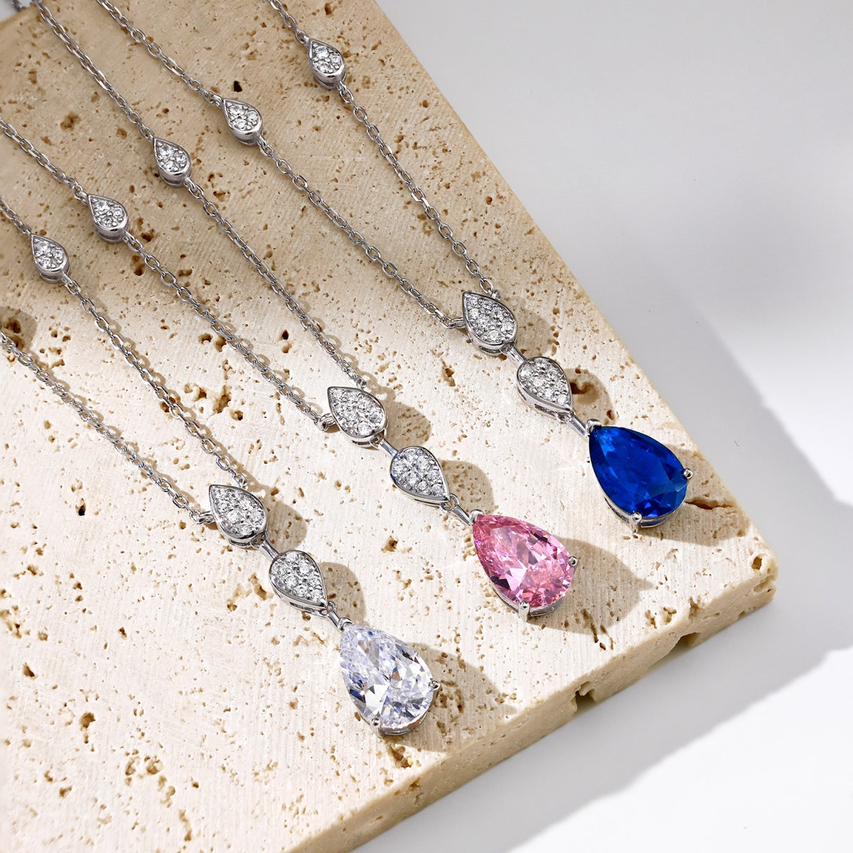 [Amore]Dazzling Pear Cut Necklace