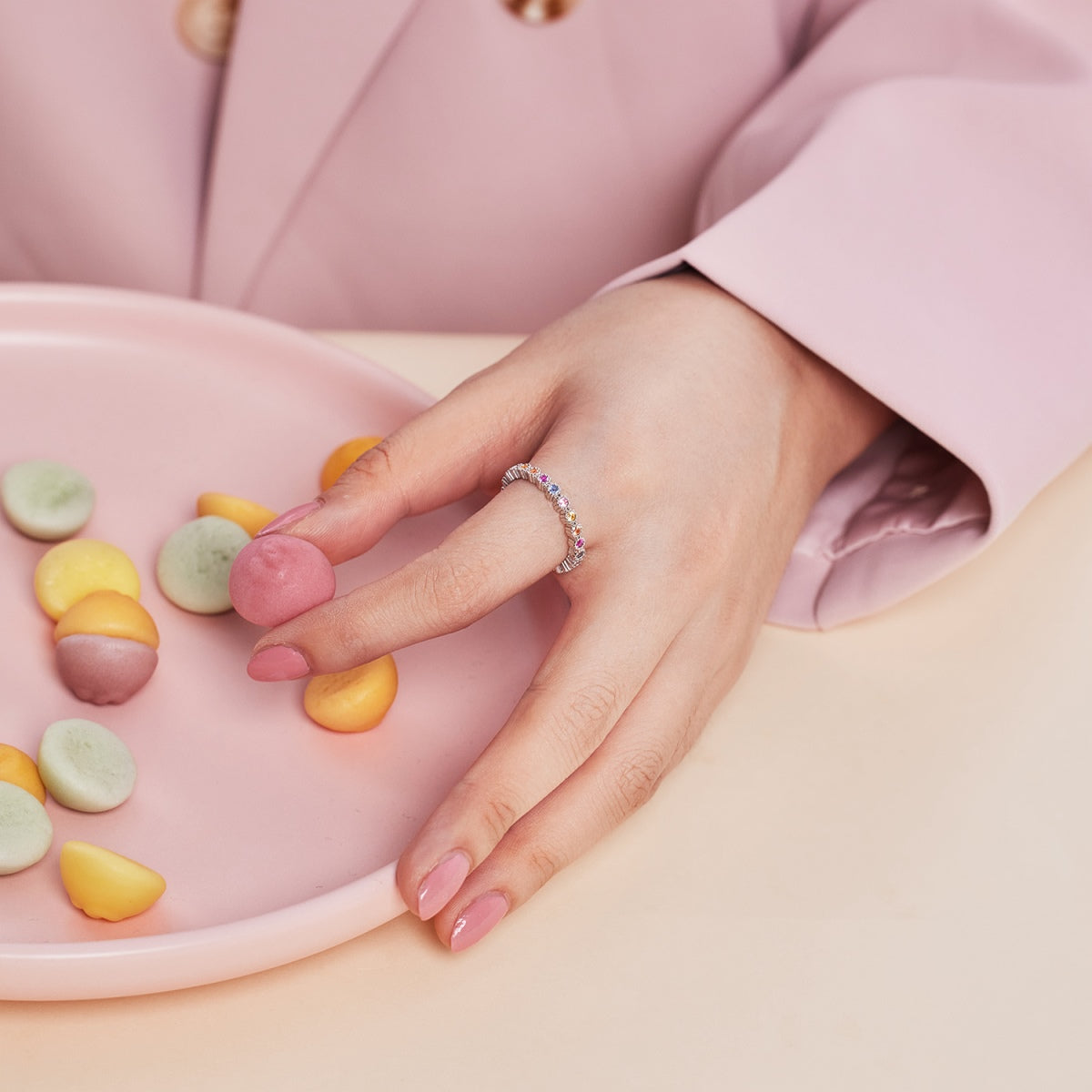 [Amore]Unique Scintillating Round Cut Daily Ring