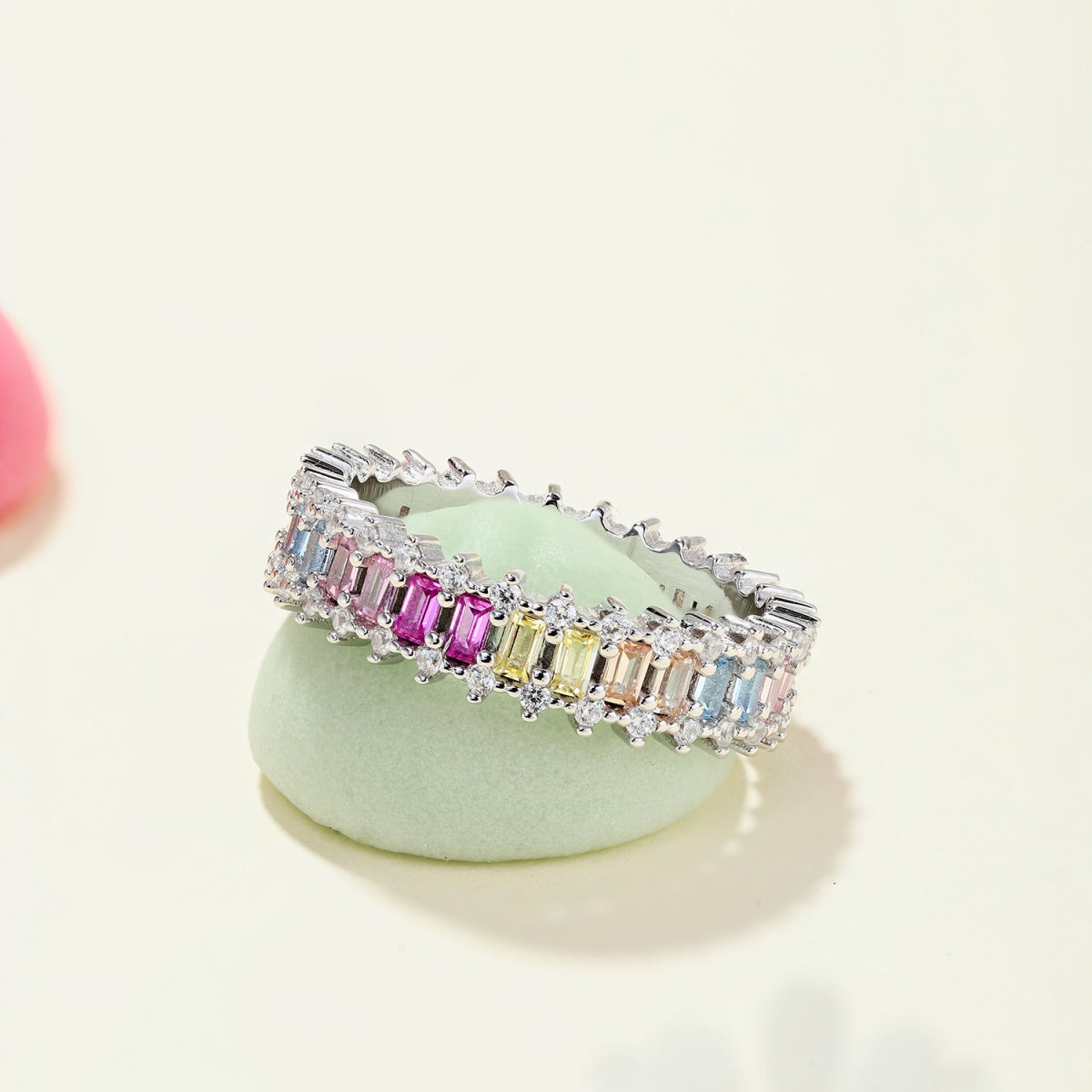 [Amore]Splashy Ornate Emerald Cut Cocktail Ring