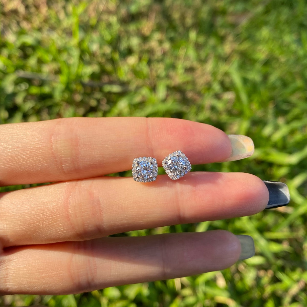 [Amore]Classic Round Center Stone Stud Earrings