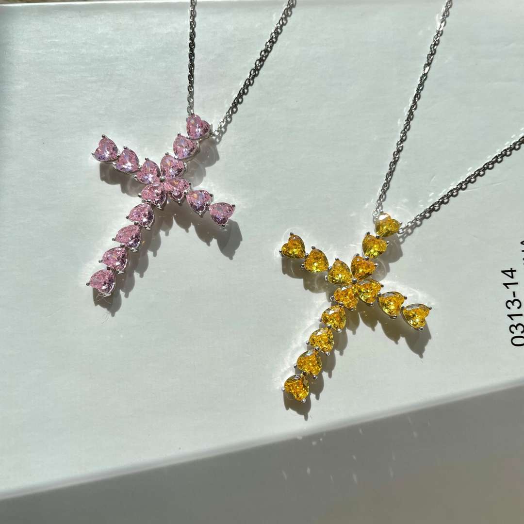 [Amore]Radiant Cross Shape Necklace