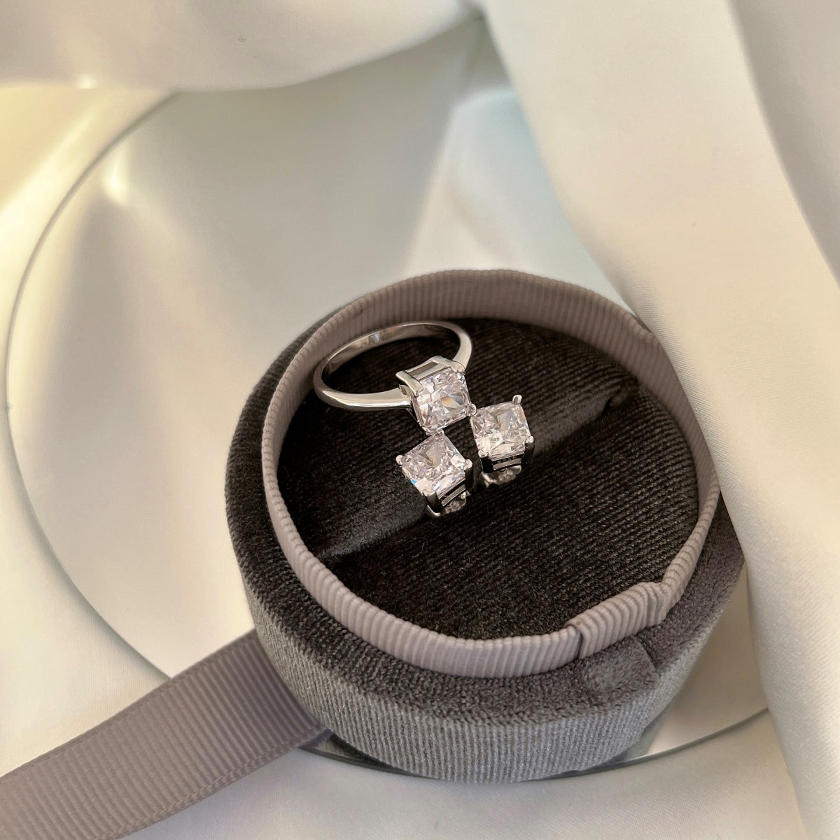 [Amore]1.0 Carat Radiant Princess Cut Wedding Earrings