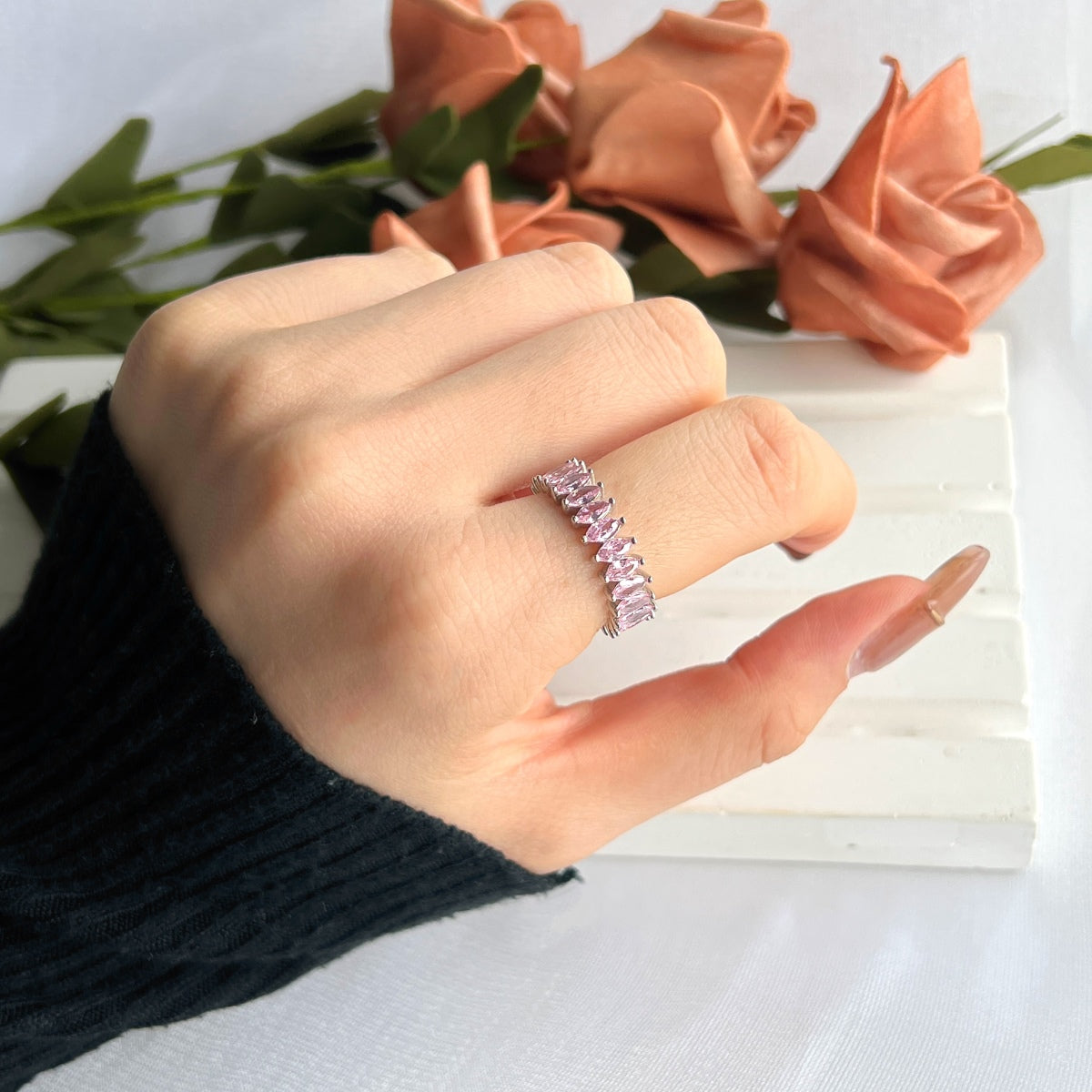[Amore]Gorgeous Marquise Cut Tennis Ring