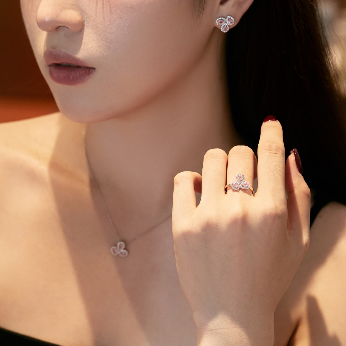 [Amore]Elegant Flower Shape Pear Cut Necklace