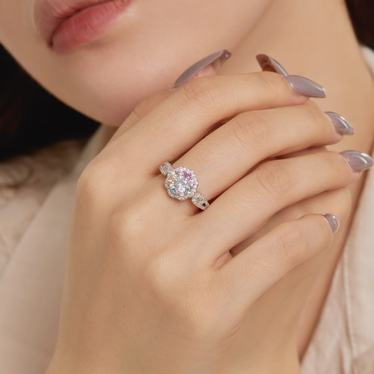 [Amore]Delicate Colorful Round Cut Flower Shape Wedding Ring
