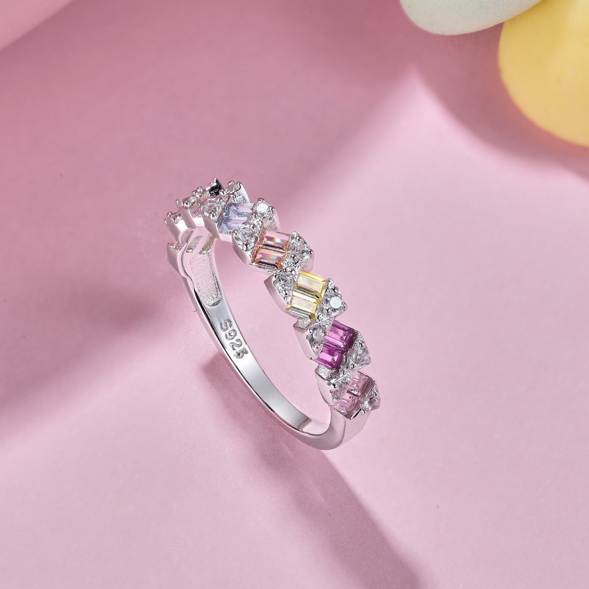 [Amore]Delicate Vibrant Emerald Cut Daily Ring