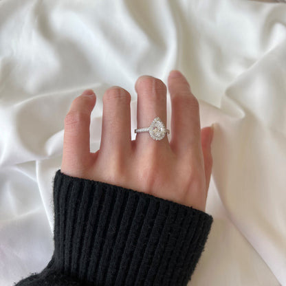 [Amore]1.0 Carat Luxurious Resplendent Water Drop Shape Wedding Ring