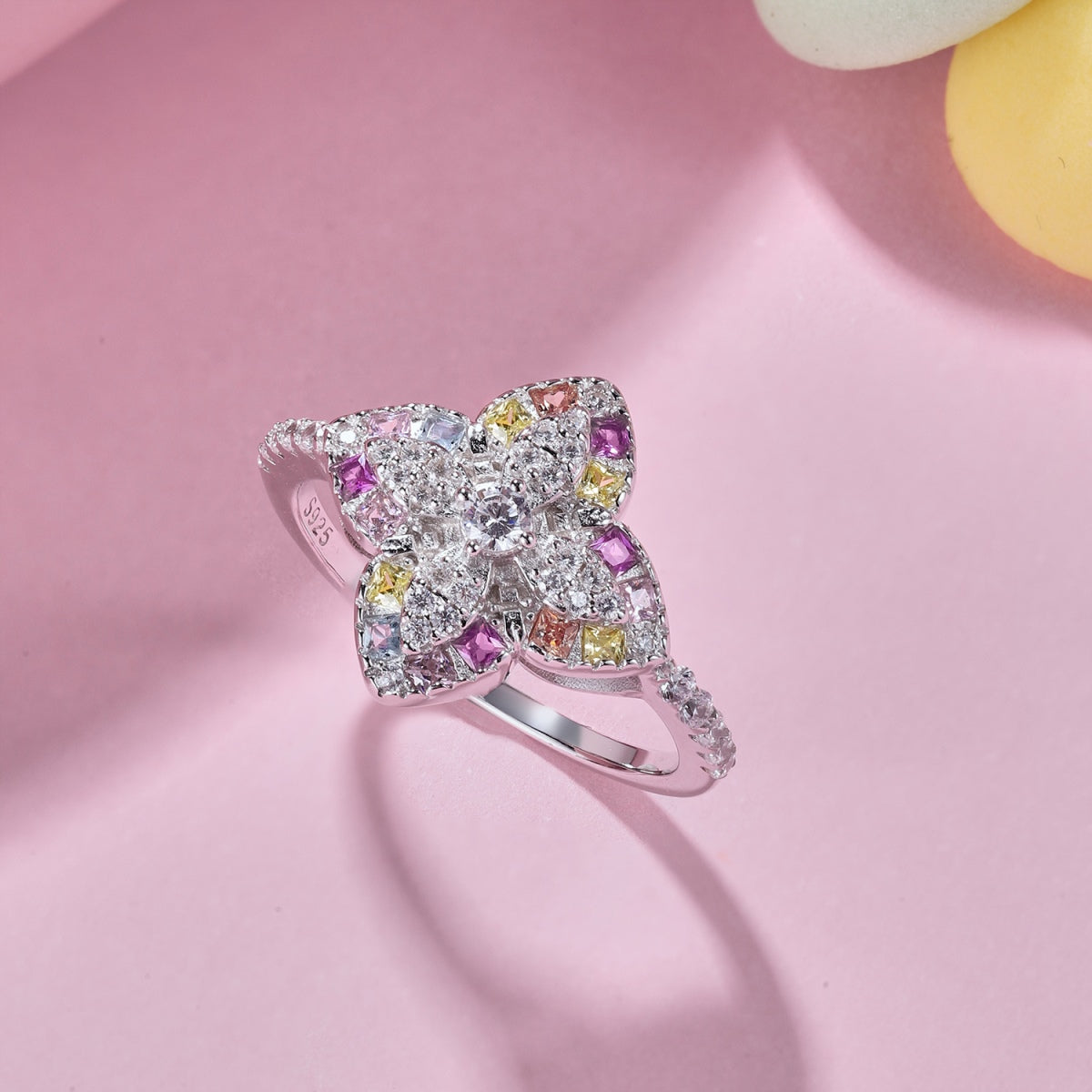 [Amore]Luxurious Colorful Flower Shape Banquet Ring