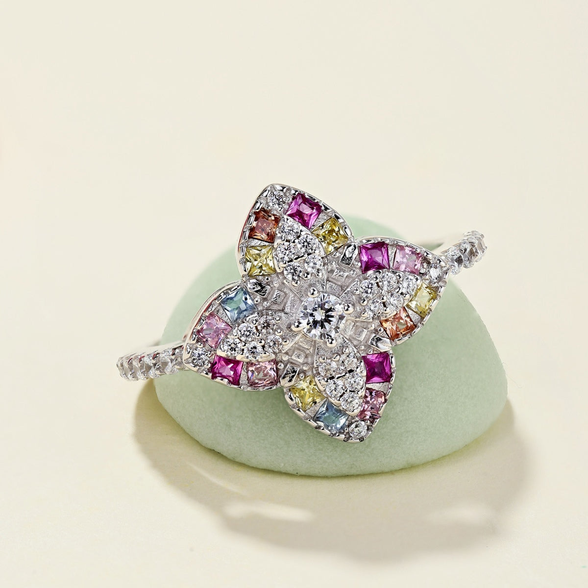 [Amore]Luxurious Colorful Flower Shape Banquet Ring