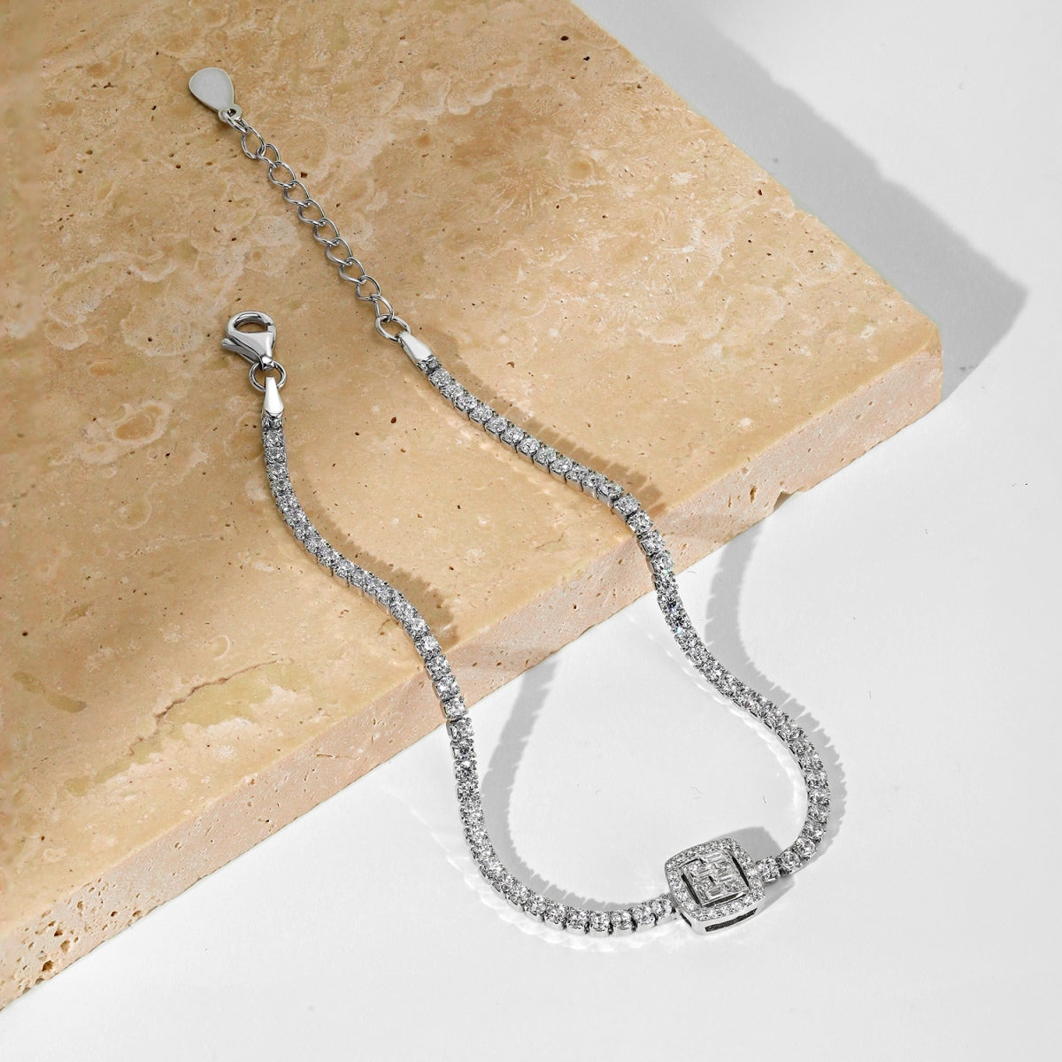 [Amore]Luxurious Dazzling Square Shape Banquet Bracelet