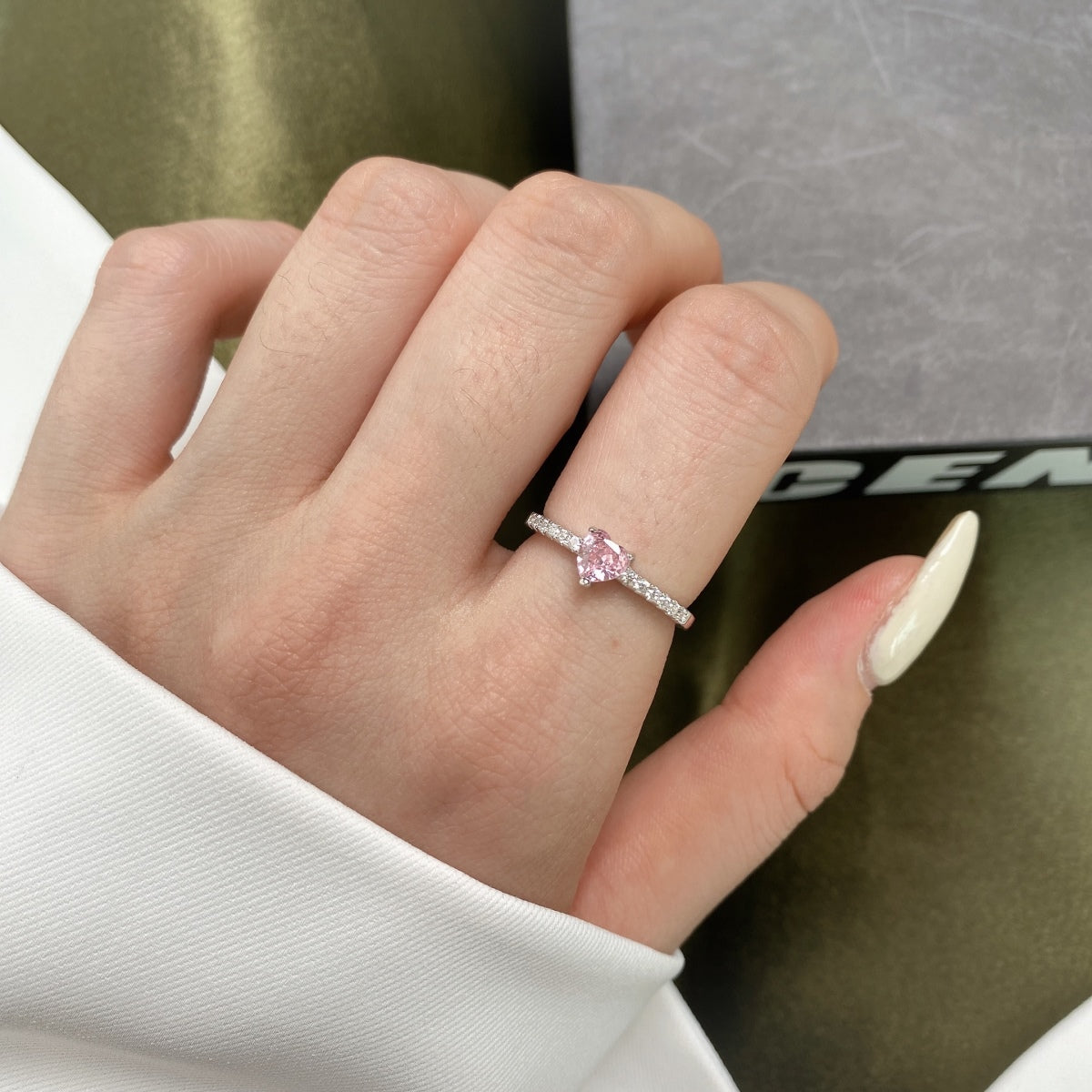 [Amore]0.5 Carat CaratEternity Charming Heart Shape Lover Ring