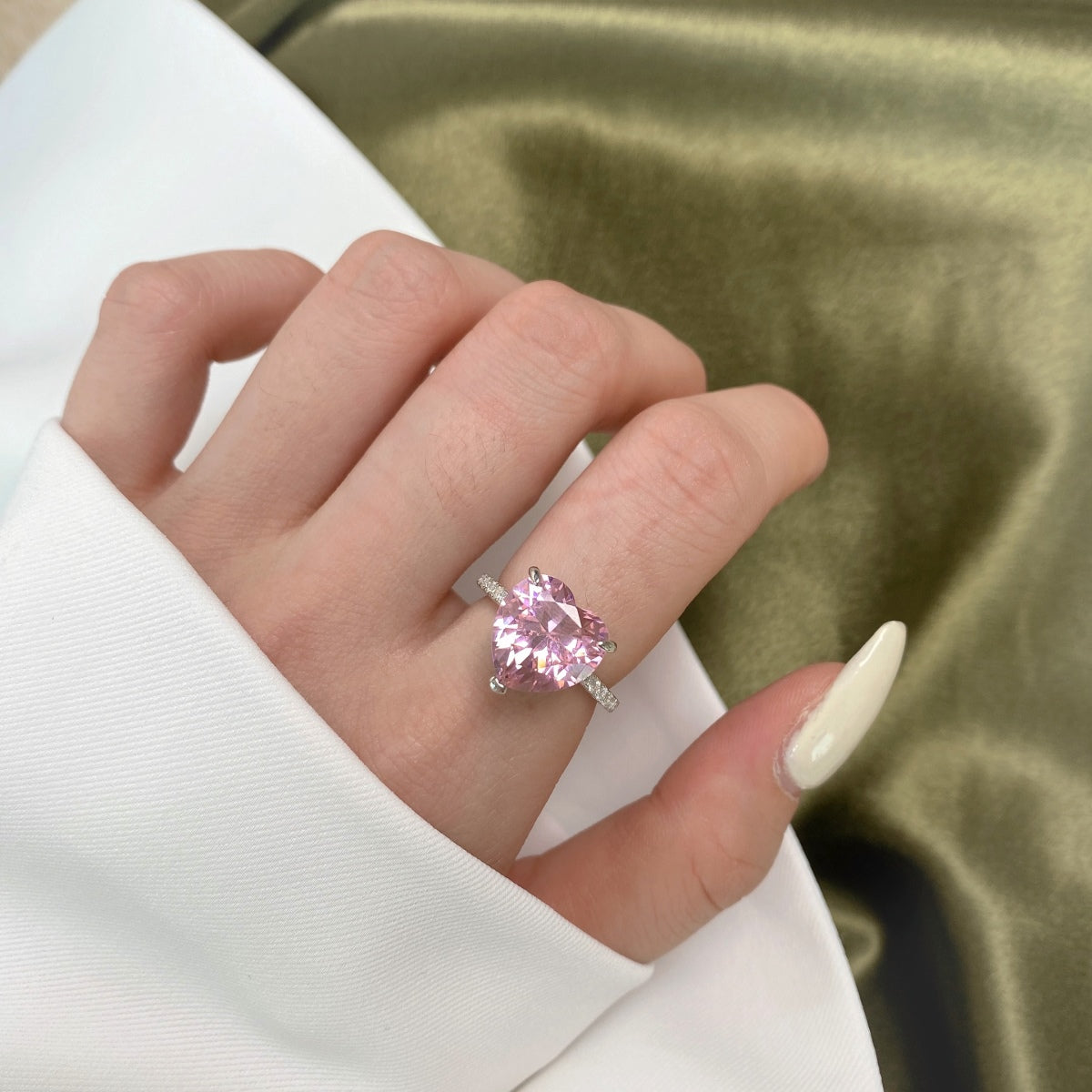 [Amore]6.0 Carat Luxurious Sparkling Romantic Heart Cut Lover Ring