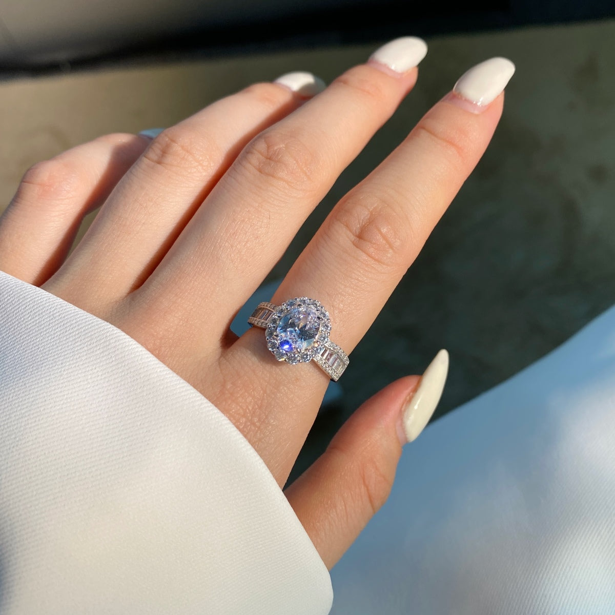 [Amore]1.5 Carat Dazzling Charming Oval Cut Banquet Ring