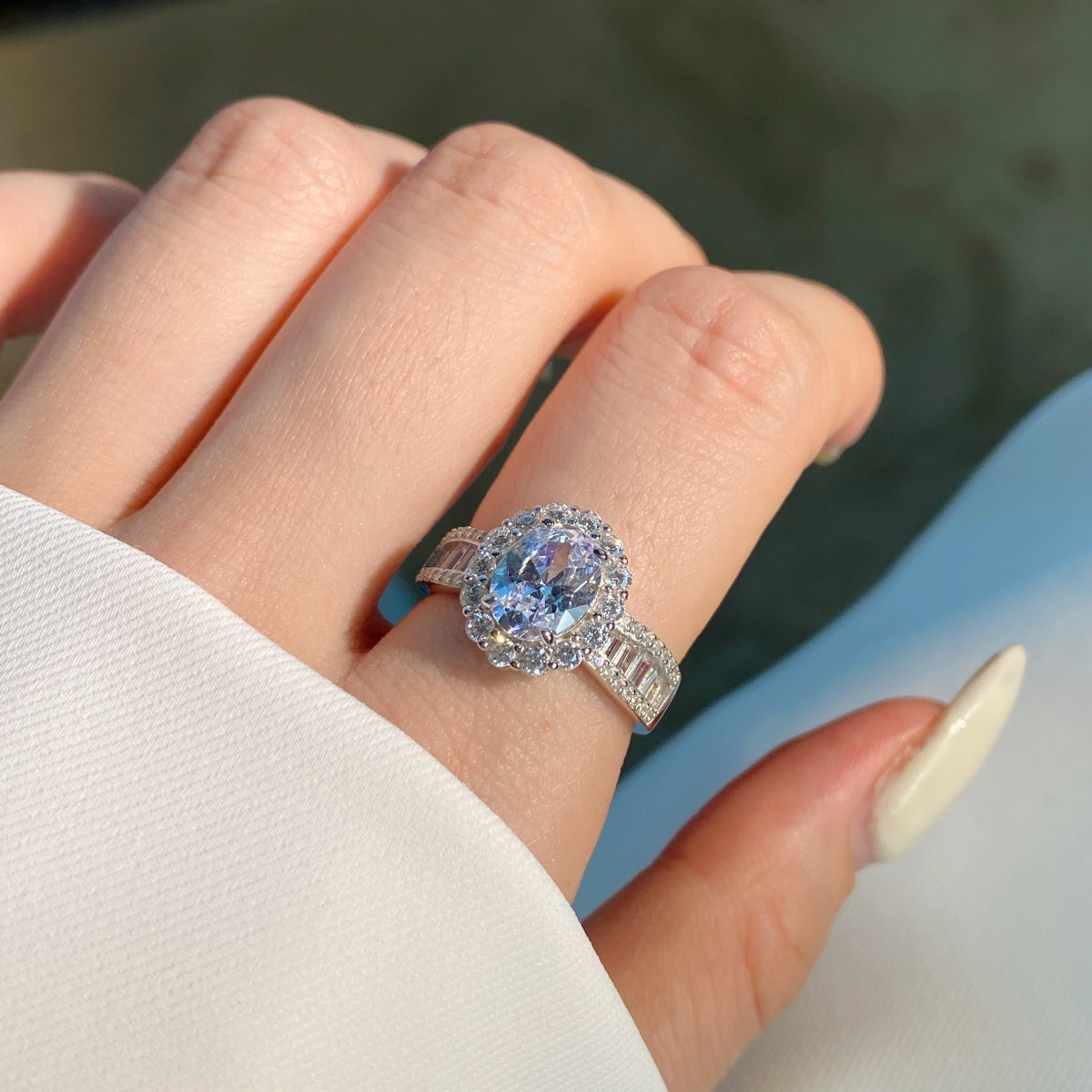 [Amore]1.5 Carat Dazzling Charming Oval Cut Banquet Ring