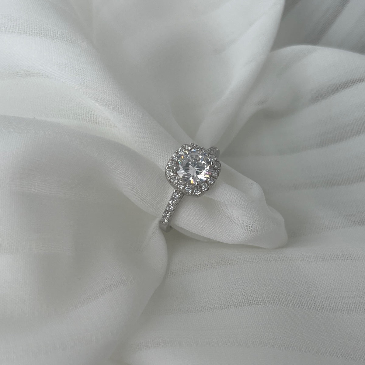 [Amore]Dazzling Resplendent Round Cut Wedding Ring