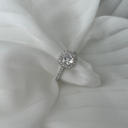 [Amore]Dazzling Resplendent Round Cut Wedding Ring