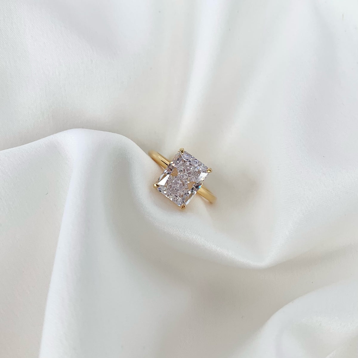 [Amore]4.0 Carat Ornate Enchanting Radiand Cut Banquet Ring