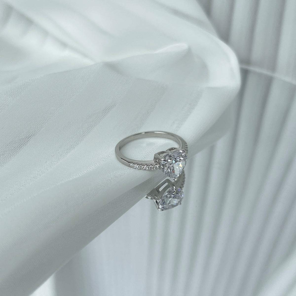 [Amore]2.0 Carat Dazzling Lustrous Heart Cut Lover Ring