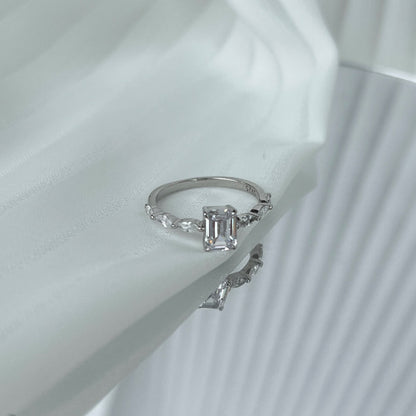 [Amore]1.0 Carat Dainty Resplendent Radiant Cut Daily Ring