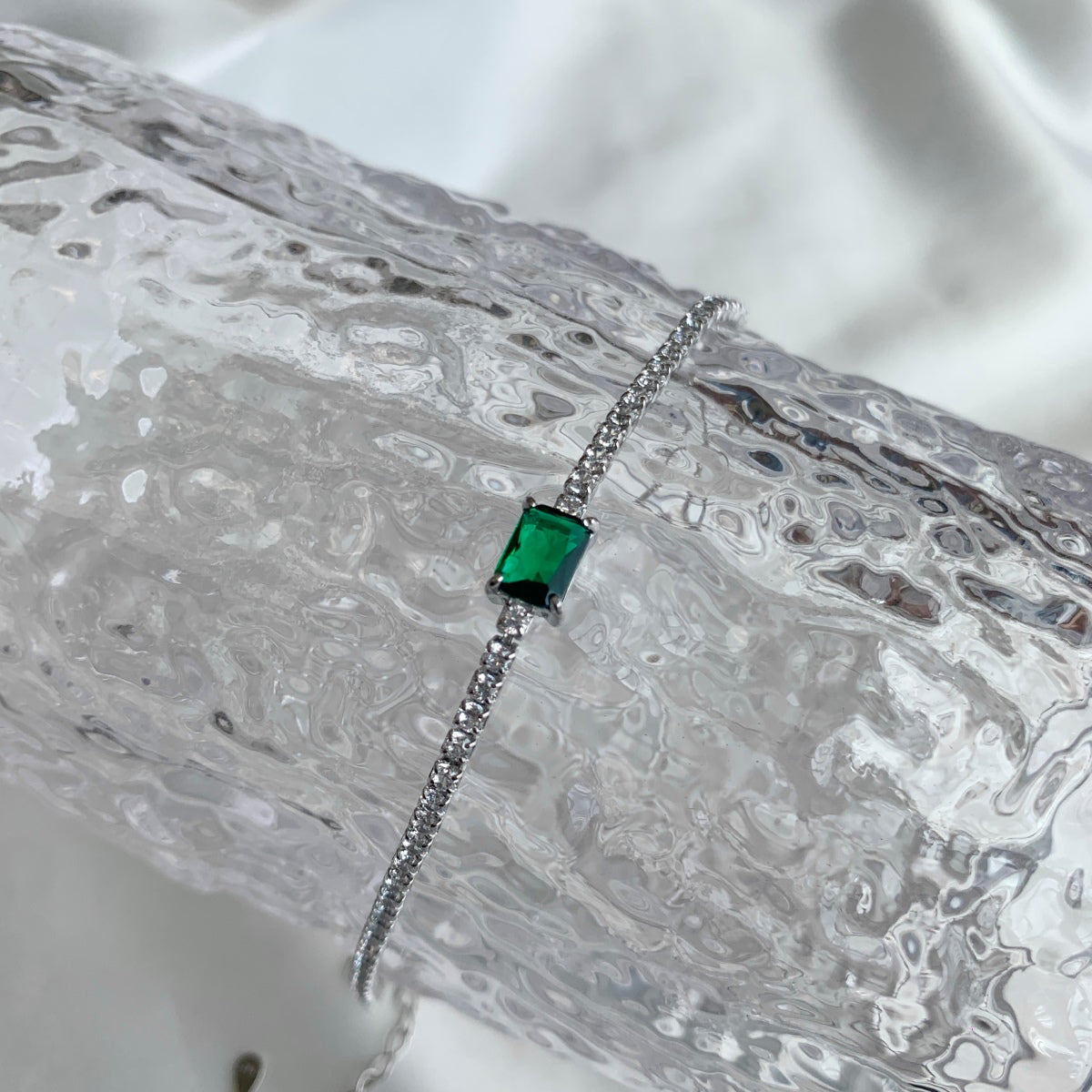 [Amore]1.0 Carat Unique Emerald Cut Banquet Bracelet