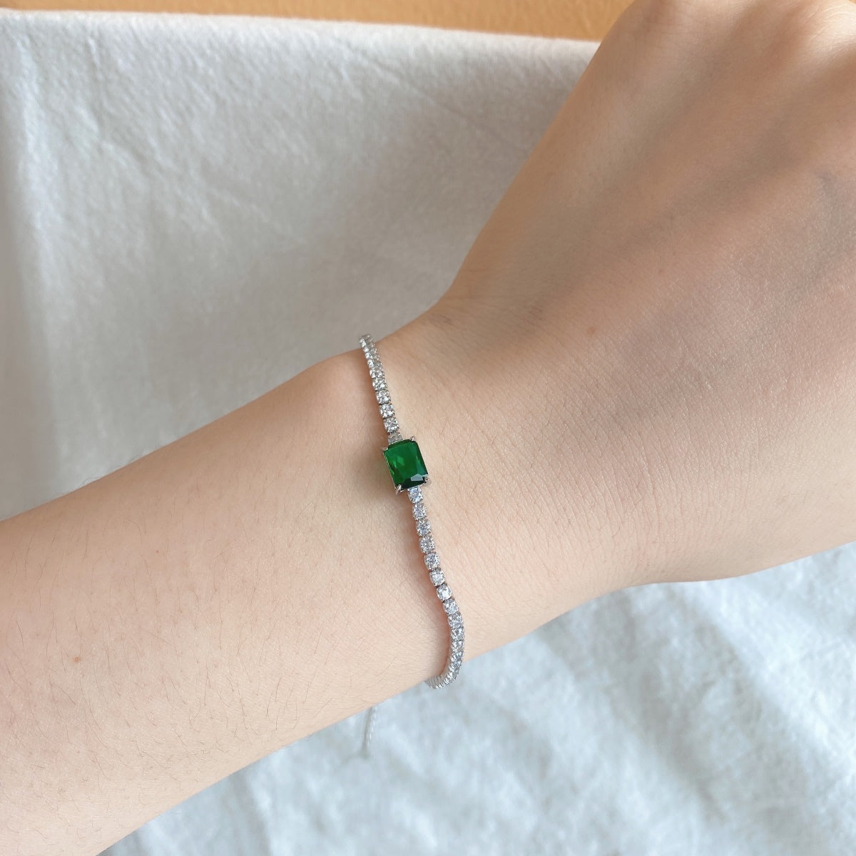[Amore]1.0 Carat Unique Emerald Cut Banquet Bracelet