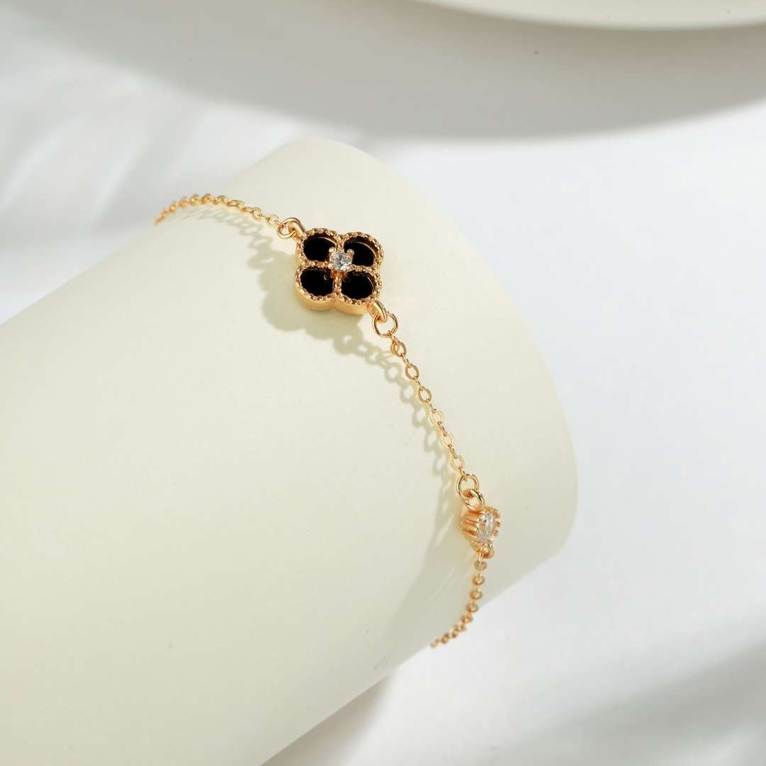 [Amore]Delicate Four Leaf Clover Bracelet