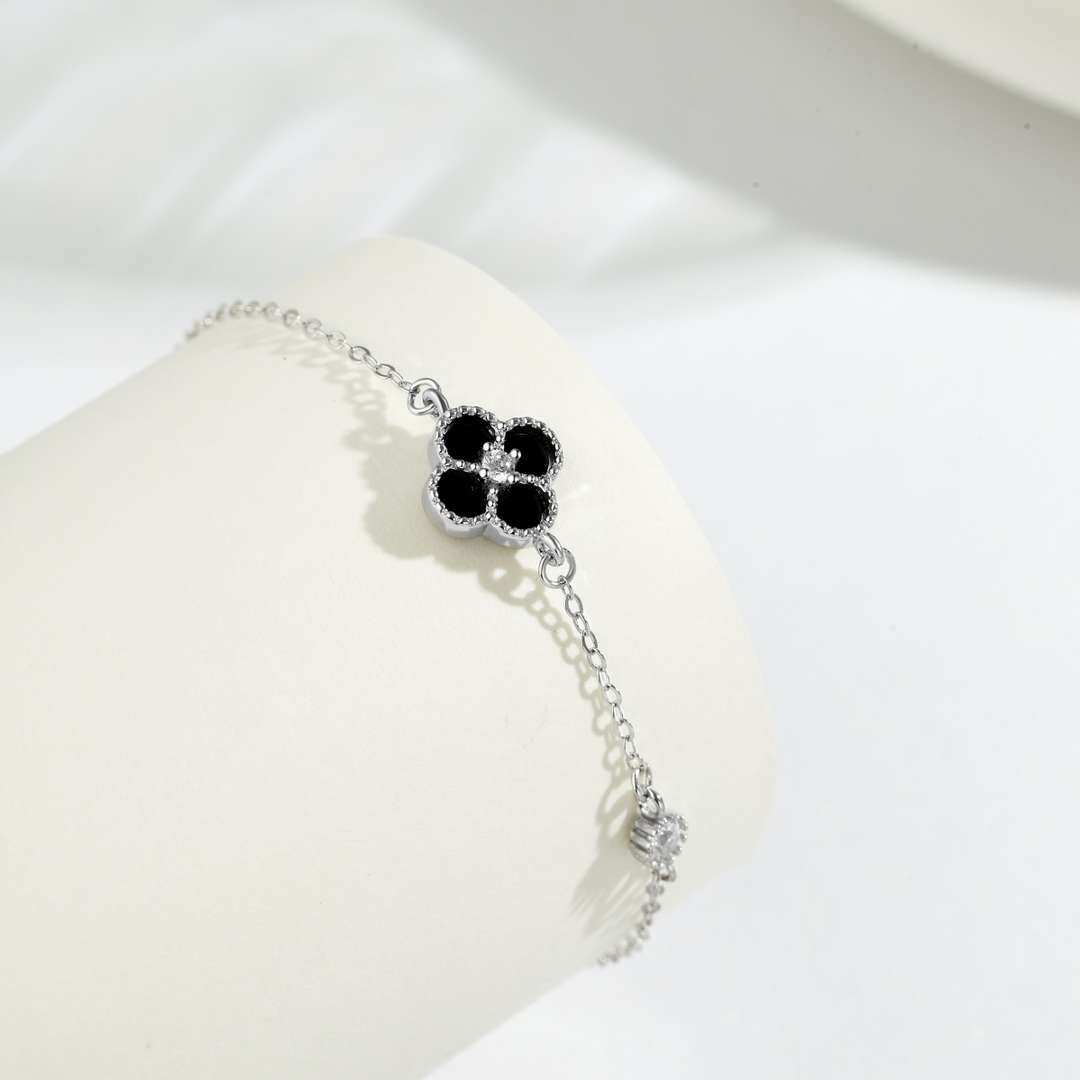 [Amore]Delicate Four Leaf Clover Bracelet