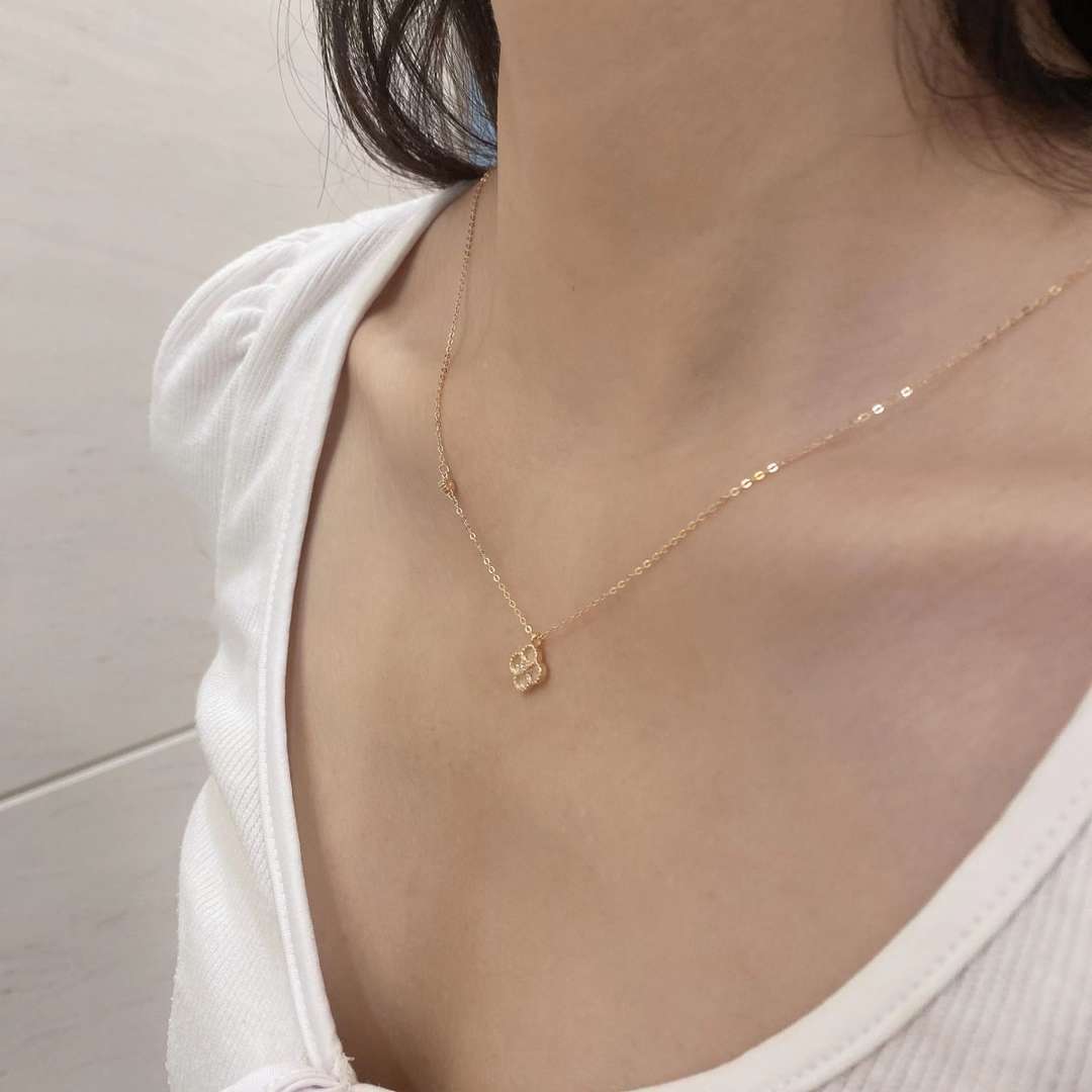 [Amore]Delicate Flower Shape Necklace