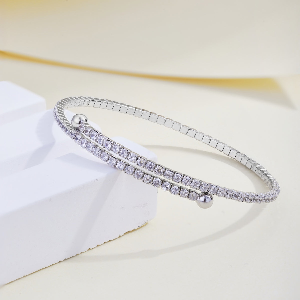 [Amore]Row of Diamonds Round Fashion Bracelet