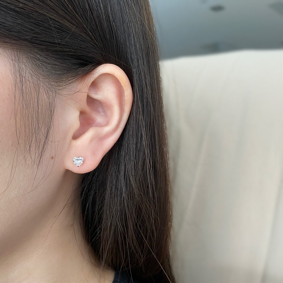 [Amore]Sparkling Heart Shaped Simple Earrings