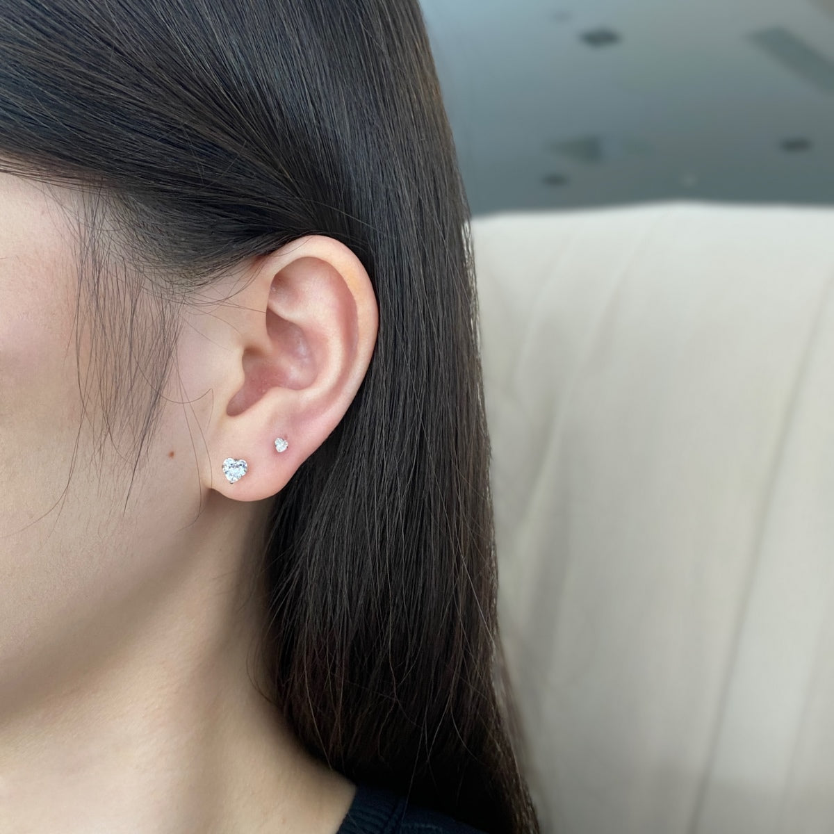 [Amore]Sparkling Heart Shaped Simple Earrings
