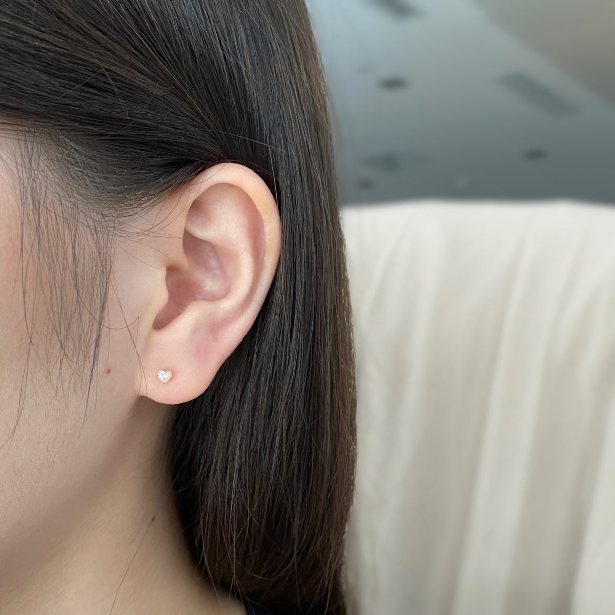 [Amore]Sparkling Heart Shaped Simple Earrings