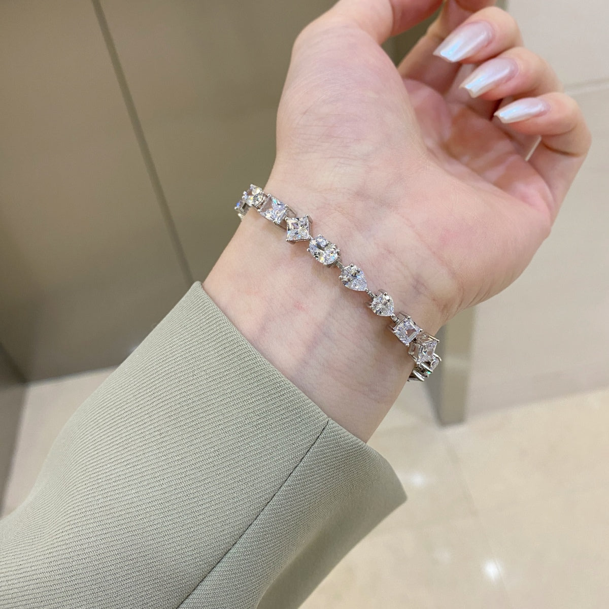 [Amore]Unique Exquisite Multi Cut Daily Bracelet
