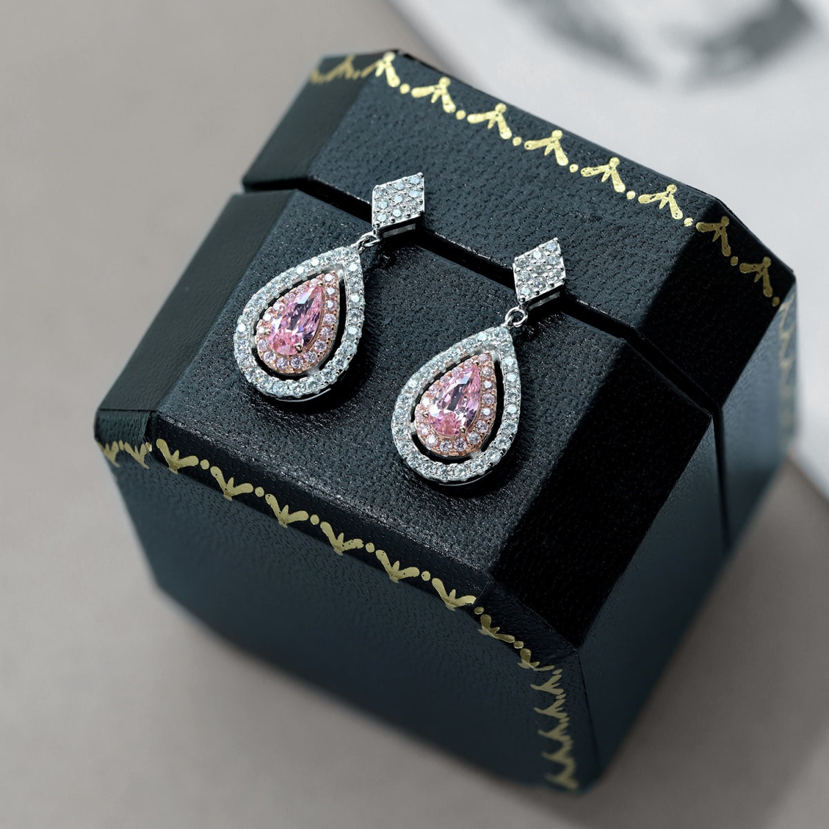 [Amore]Ornate Delicate Water Drop Shape Banquet Earrings