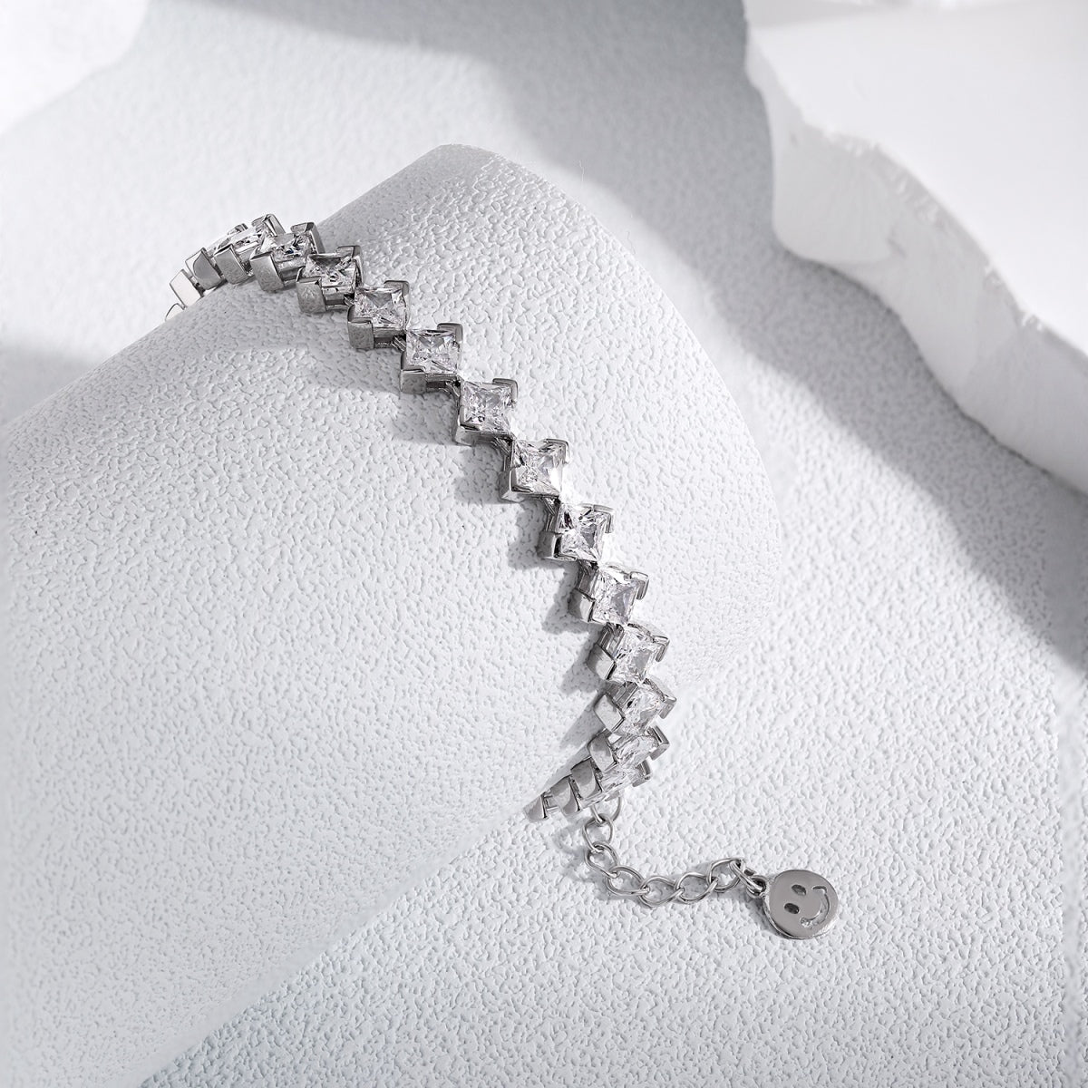 [Amore]0.5 Carat Ornate Princess Cut Daily Bracelet